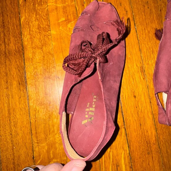 Aris Allen – Brick Red Lace-Up Peep-Toe Cut-Out Suede Dance Wedges (Size 8, EUC) - Picture 4 of 4